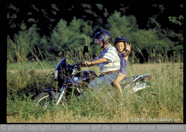 papy et enfant  moto - papy and child on motorcycle